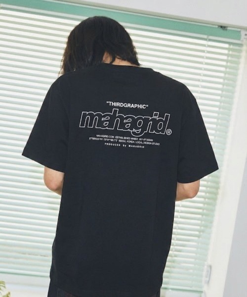 MAHAGRID(マハグリッド)の「『mahagrid/マハグリッド』BACK THIRD LOGO TEE /バックサードロゴ Tシャツ(Tシャツ/カットソー・メンズ・チャコールグレー/ブルー/ブラック/ホワイト・S/M/L/XL)」の3枚目の写真