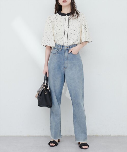 natural couture(ナチュラルクチュール)の「【WEB限定】パール釦ポイントバイカラーフレア5分袖ブラウス(シャツ/ブラウス・レディース・ベージュ系その他/ネイビー/その他1/ピンクベージュ/サックスブルー/オフホワイト/ドット・FREE)」の15枚目の写真