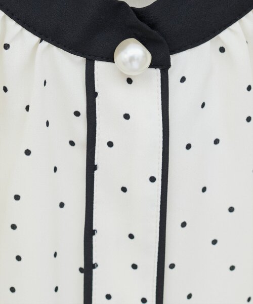natural couture(ナチュラルクチュール)の「【WEB限定】パール釦ポイントバイカラーフレア5分袖ブラウス(シャツ/ブラウス・レディース・ベージュ系その他/ネイビー/その他1/ピンクベージュ/サックスブルー/オフホワイト/ドット・FREE)」の16枚目の写真