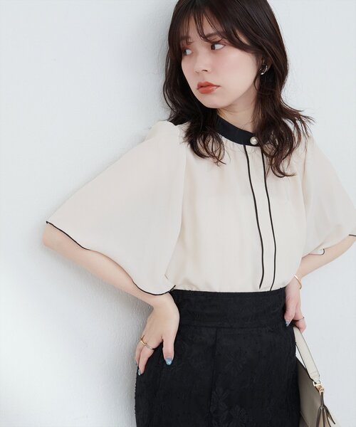 natural couture(ナチュラルクチュール)の「【WEB限定】パール釦ポイントバイカラーフレア5分袖ブラウス(シャツ/ブラウス・レディース・ベージュ系その他/ネイビー/その他1/ピンクベージュ/サックスブルー/オフホワイト/ドット・FREE)」の18枚目の写真