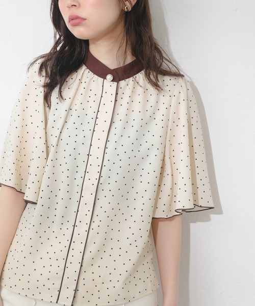 natural couture(ナチュラルクチュール)の「【WEB限定】パール釦ポイントバイカラーフレア5分袖ブラウス(シャツ/ブラウス・レディース・ベージュ系その他/ネイビー/その他1/ピンクベージュ/サックスブルー/オフホワイト/ドット・FREE)」の9枚目の写真