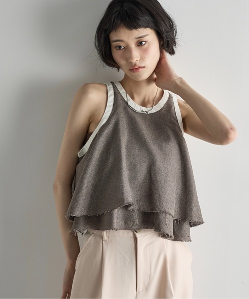 THE YOn(ザヨン)の「リネンライクバイカラーパイピングカットオフフリルアメスリブラウス(シャツ/ブラウス・レディース・アッシュブラウン/ナチュラル・FREE)」の1枚目の写真