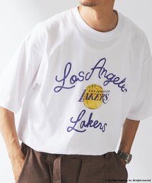 OFF THE COURT by NBA（オフザコートバイエヌビーエー）の「Off The Court by NBA / オフ・ザ・コート バイ NBA 別注 プリントTシャツ（Tシャツ/カットソー）」