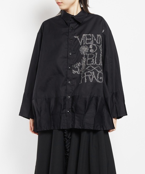 gomme（ゴム）の「キャピタル刺繍　タックシャツ（シャツ/ブラウス・レディース・ブラック/ネイビー・MEDIUM）」の2枚目の写真