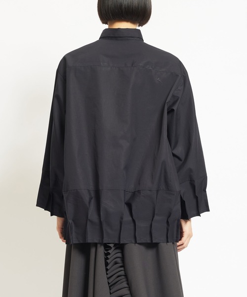 gomme（ゴム）の「キャピタル刺繍　タックシャツ（シャツ/ブラウス・レディース・ブラック/ネイビー・MEDIUM）」の3枚目の写真