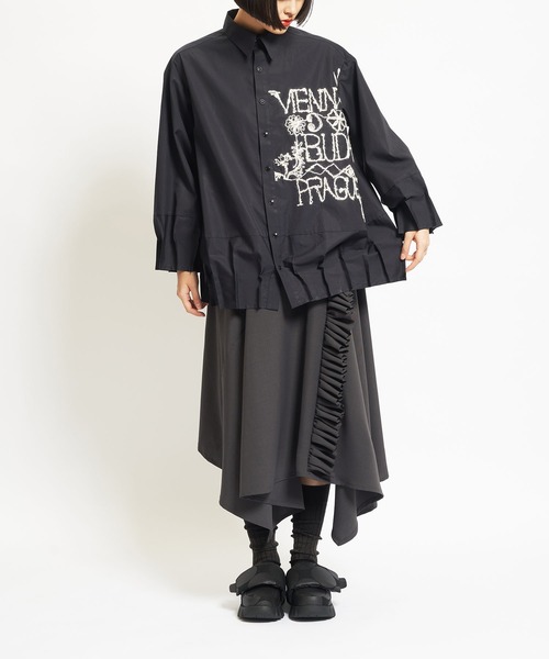 gomme（ゴム）の「キャピタル刺繍　タックシャツ（シャツ/ブラウス・レディース・ブラック/ネイビー・MEDIUM）」の5枚目の写真