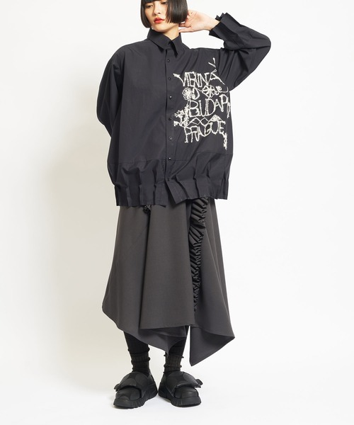 gomme（ゴム）の「キャピタル刺繍　タックシャツ（シャツ/ブラウス・レディース・ブラック/ネイビー・MEDIUM）」の6枚目の写真