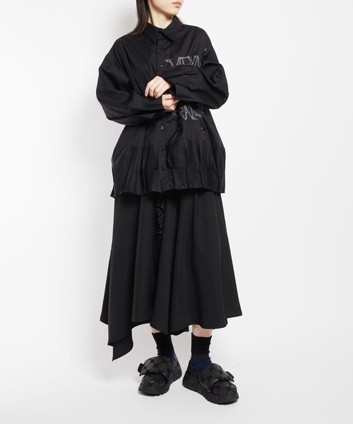 gomme（ゴム）の「キャピタル刺繍　タックシャツ（シャツ/ブラウス・レディース・ブラック/ネイビー・MEDIUM）」の8枚目の写真