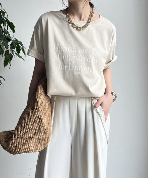 DouDou(ドゥドゥ)の「【WEB限定】HUMAN ARE TINY 半袖TEE(Tシャツ/カットソー・レディース・ブラック/ベージュ/ホワイト・FREE)」の3枚目の写真
