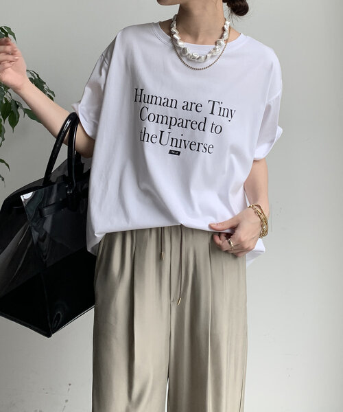 DouDou(ドゥドゥ)の「【WEB限定】HUMAN ARE TINY 半袖TEE(Tシャツ/カットソー・レディース・ブラック/ベージュ/ホワイト・FREE)」の2枚目の写真