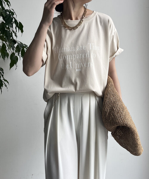 DouDou(ドゥドゥ)の「【WEB限定】HUMAN ARE TINY 半袖TEE(Tシャツ/カットソー・レディース・ブラック/ベージュ/ホワイト・FREE)」の4枚目の写真