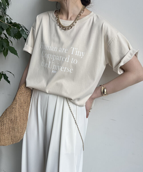 DouDou(ドゥドゥ)の「【WEB限定】HUMAN ARE TINY 半袖TEE(Tシャツ/カットソー・レディース・ブラック/ベージュ/ホワイト・FREE)」の5枚目の写真