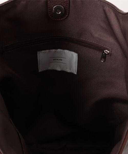 Beau're(ヴュレ)の「BEAURE Soft Leather One ショルダー Bag(ショルダーバッグ・レディース・ブラック/チョコ・FREE)」の11枚目の写真