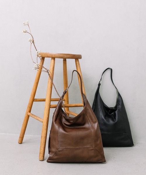 Beau're(ヴュレ)の「BEAURE Soft Leather One ショルダー Bag(ショルダーバッグ・レディース・ブラック/チョコ・FREE)」の12枚目の写真