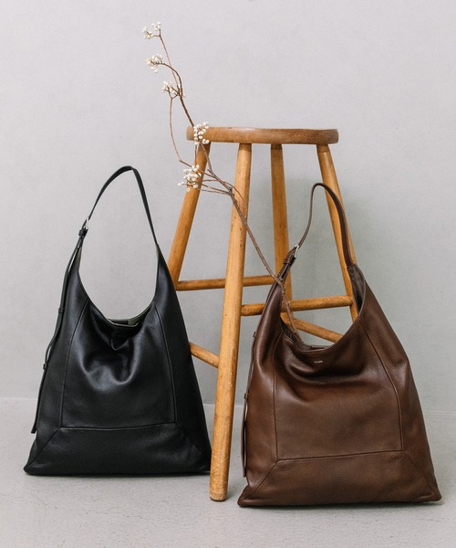 Beau're(ヴュレ)の「BEAURE Soft Leather One ショルダー Bag(ショルダーバッグ・レディース・ブラック/チョコ・FREE)」の13枚目の写真