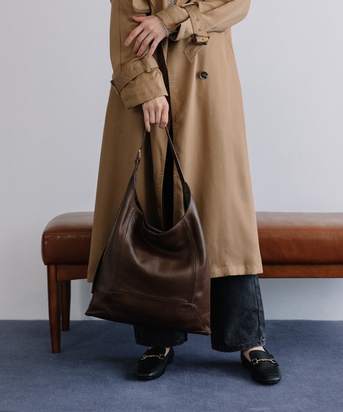 Beau're(ヴュレ)の「BEAURE Soft Leather One ショルダー Bag(ショルダーバッグ・レディース・ブラック/チョコ・FREE)」の15枚目の写真