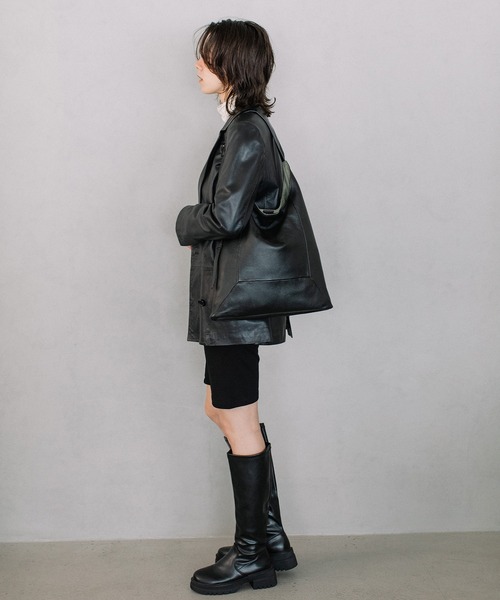 Beau're(ヴュレ)の「BEAURE Soft Leather One ショルダー Bag(ショルダーバッグ・レディース・ブラック/チョコ・FREE)」の20枚目の写真