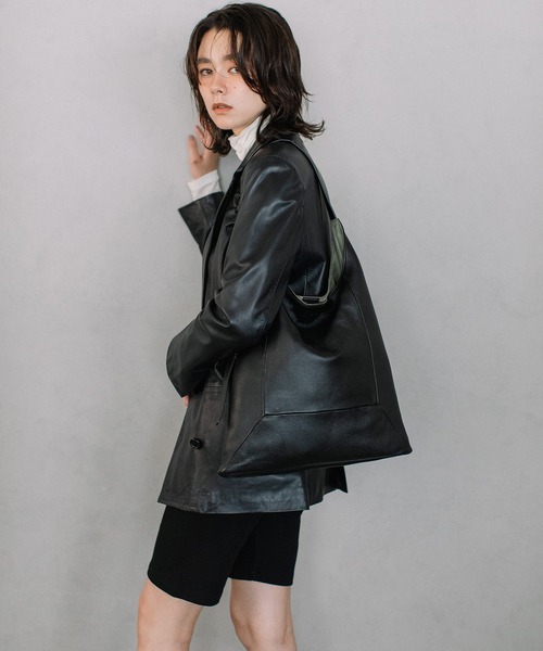 Beau're(ヴュレ)の「BEAURE Soft Leather One ショルダー Bag(ショルダーバッグ・レディース・ブラック/チョコ・FREE)」の21枚目の写真