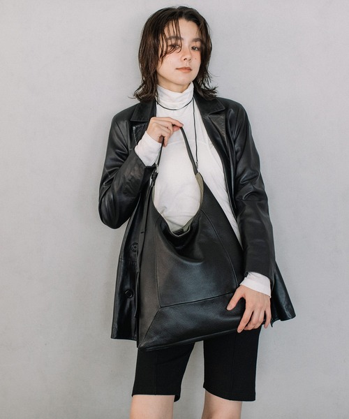 Beau're（ヴュレ）の「BEAURE Soft Leather One ショルダー Bag（ショルダーバッグ・レディース・ブラック/チョコ・FREE）」の22枚目の写真