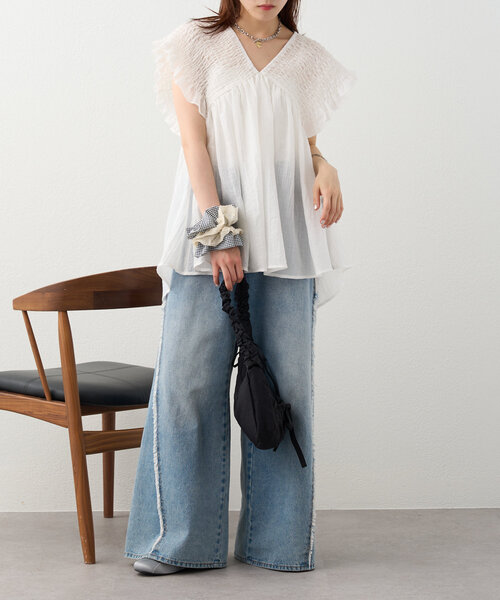 w closet（ダブルクローゼット）の「【2WAY/3色展開】シャーリングチュニック（シャツ/ブラウス・レディース・サックスブルー/ブラック/オフホワイト・FREE）」の10枚目の写真