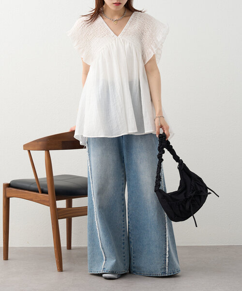 w closet（ダブルクローゼット）の「【2WAY/3色展開】シャーリングチュニック（シャツ/ブラウス・レディース・サックスブルー/ブラック/オフホワイト・FREE）」の11枚目の写真