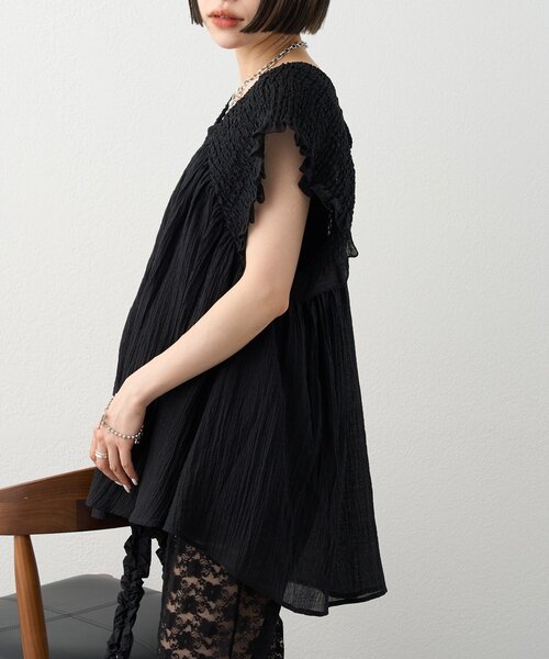 w closet（ダブルクローゼット）の「【2WAY/3色展開】シャーリングチュニック（シャツ/ブラウス・レディース・サックスブルー/ブラック/オフホワイト・FREE）」の13枚目の写真