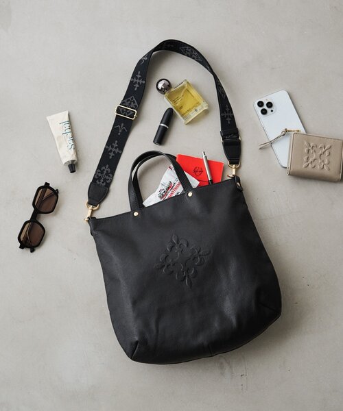 russet（ラシット）の「エンボスモノグラム 2WAYトートバッグ（トートバッグ・レディース・ブラック/グレー系その他・FREE）」の13枚目の写真