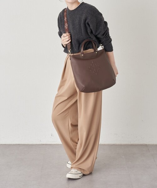 russet(ラシット)の「スリム2WAYトートバッグ <エンボスモノグラム>(トートバッグ・レディース・ブラック/グレー系その他/ダークブラウン/ブルー系その他・FREE)」の22枚目の写真