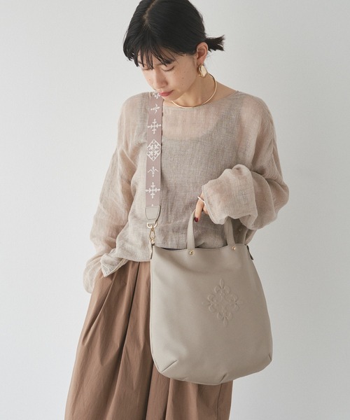 russet（ラシット）の「エンボスモノグラム 2WAYトートバッグ（トートバッグ・レディース・ブラック/グレー系その他・FREE）」の7枚目の写真