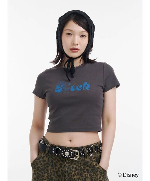 jouetie(ジュエティ)の「【Lilo&Stitch】ロゴフィットTシャツ(Tシャツ/カットソー・レディース・レッド/アイボリー/ブラック・MEDIUM)」の2枚目の写真