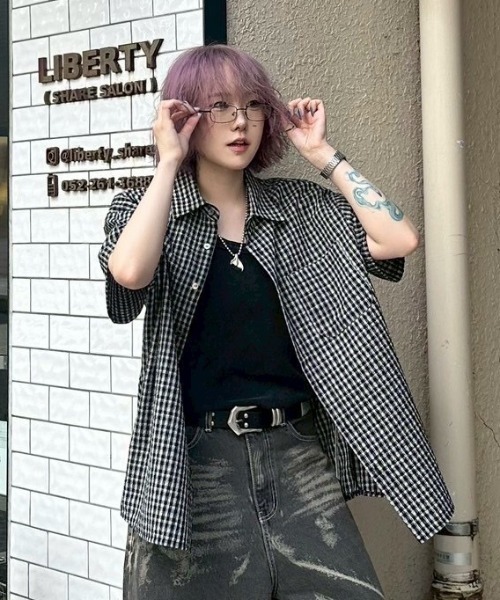 Chikashitsu +(チカシツプラス)の「【Chikashitsu +】slim square frame eyeglasses / 【チカシツプラス】スリムスクエアフレームアイグラス<着用動画あり>(メガネ・メンズ・ブラック/シルバー・ONE SIZE)」の1枚目の写真