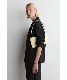 COS（コス）の「アーカイブ ショルダーバッグ - ナイロン（ハンドバッグ）」