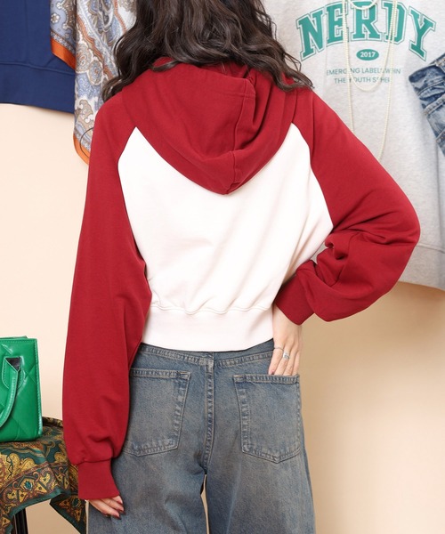 NERDY(ノルディ)の「ラグランクロップドフーディー(パーカー・レディース・ブラック/レッド・SS/S/M)」の18枚目の写真