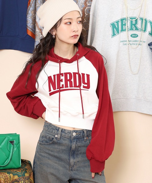 NERDY(ノルディ)の「ラグランクロップドフーディー(パーカー・レディース・ブラック/レッド・SS/S/M)」の10枚目の写真