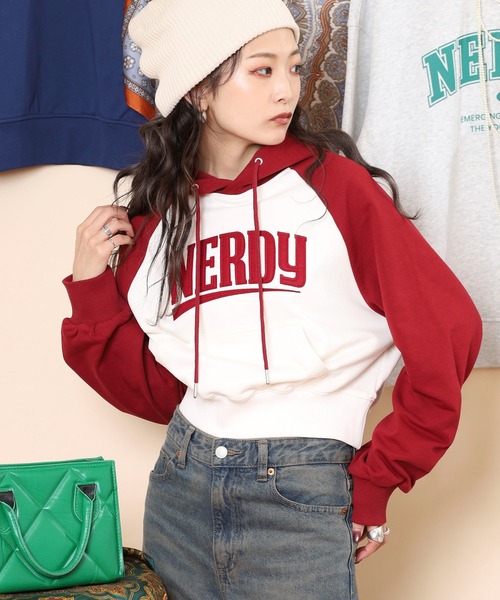 NERDY(ノルディ)の「ラグランクロップドフーディー(パーカー・レディース・ブラック/レッド・SS/S/M)」の13枚目の写真