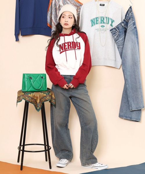 NERDY(ノルディ)の「ラグランクロップドフーディー(パーカー・レディース・ブラック/レッド・SS/S/M)」の14枚目の写真