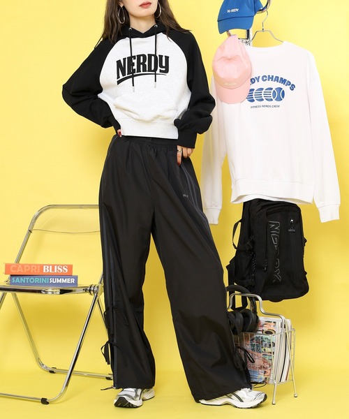 NERDY(ノルディ)の「ラグランクロップドフーディー(パーカー・レディース・ブラック/レッド・SS/S/M)」の7枚目の写真