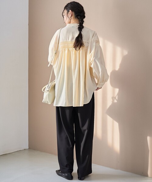 coen（コーエン）の「【再入荷 / 新色追加】ピンタックバンドカラーブラウス（シャツ/ブラウス・レディース・ライトブルー/ベージュ/ダークグレー/オフホワイト/クリーム・L/M）」の6枚目の写真