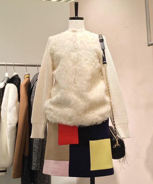 'PalinkA（パリンカ）の「カルガンラムニット（ニット/セーター・レディース・オフホワイト/ブラック・FREE）」の2枚目の写真