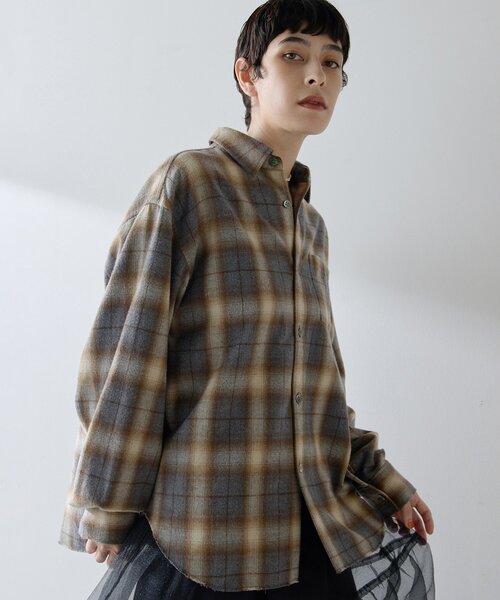 Whim Gazette（ウィムガゼット）の「シャギーチェックシャツ（シャツ/ブラウス・レディース・ベージュ/グレー・FREE）」の2枚目の写真