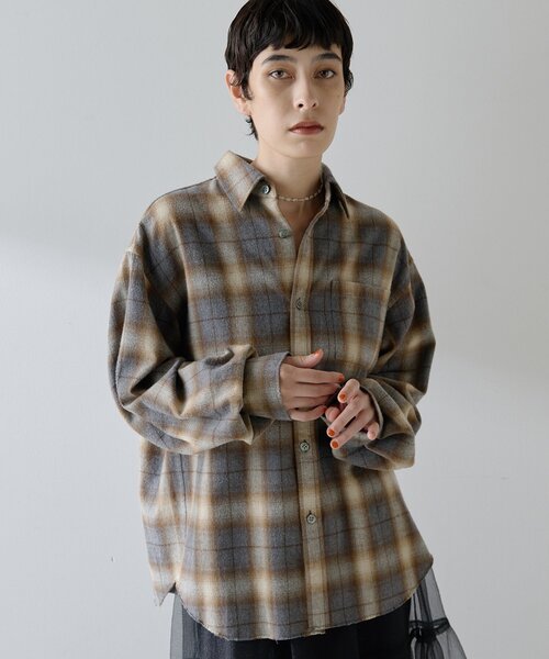 Whim Gazette（ウィムガゼット）の「シャギーチェックシャツ（シャツ/ブラウス・レディース・ベージュ/グレー・FREE）」の16枚目の写真