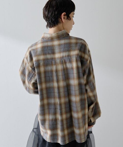 Whim Gazette（ウィムガゼット）の「シャギーチェックシャツ（シャツ/ブラウス・レディース・ベージュ/グレー・FREE）」の14枚目の写真