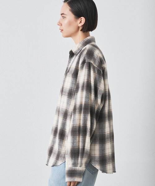 Whim Gazette（ウィムガゼット）の「シャギーチェックシャツ（シャツ/ブラウス・レディース・ベージュ/グレー・FREE）」の4枚目の写真