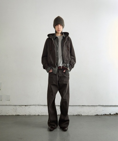 NVRFRGT（ネヴァーフォーゲット）の「3D TWISTED WIDE LEG JEANS（デニムパンツ・メンズ・ダークグレー/ダークブラウン・1/2）」の3枚目の写真