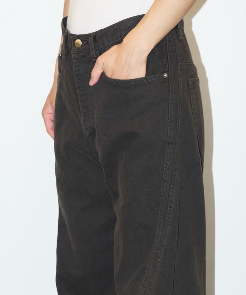NVRFRGT（ネヴァーフォーゲット）の「3D TWISTED WIDE LEG JEANS（デニムパンツ・メンズ・ダークグレー/ダークブラウン・1/2）」の12枚目の写真