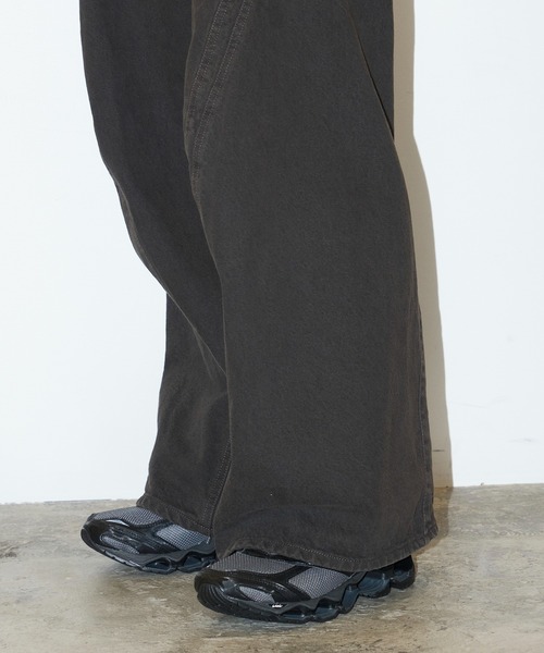 NVRFRGT（ネヴァーフォーゲット）の「3D TWISTED WIDE LEG JEANS（デニムパンツ・メンズ・ダークグレー/ダークブラウン・1/2）」の14枚目の写真