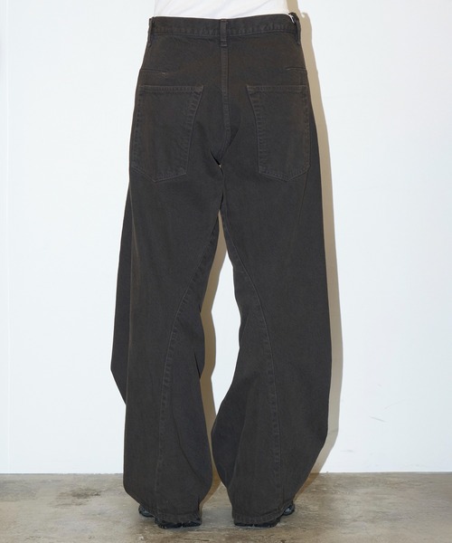 NVRFRGT（ネヴァーフォーゲット）の「3D TWISTED WIDE LEG JEANS（デニムパンツ・メンズ・ダークグレー/ダークブラウン・1/2）」の10枚目の写真