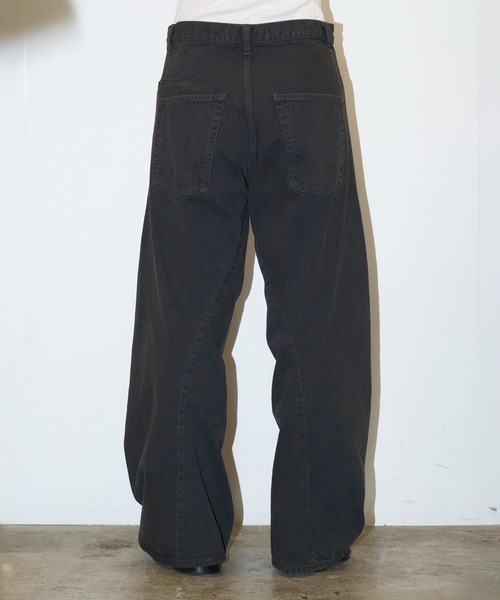 NVRFRGT（ネヴァーフォーゲット）の「3D TWISTED WIDE LEG JEANS（デニムパンツ・メンズ・ダークグレー/ダークブラウン・1/2）」の22枚目の写真