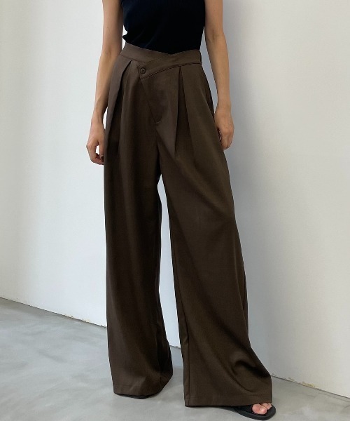 AIC.(エーアイシー)の「アシンメトリータックワイドパンツ(スラックス・レディース・ピンク/ブラウン/ブラック・SMALL/MEDIUM)」の13枚目の写真