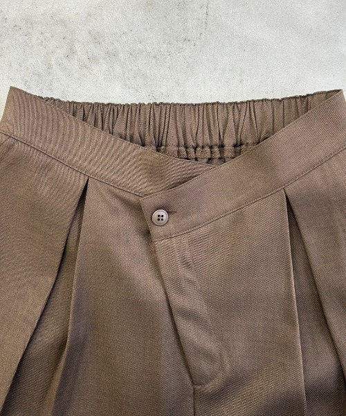 AIC.（エーアイシー）の「アシンメトリータックワイドパンツ（スラックス・レディース・ピンク/ブラウン/ブラック・SMALL/MEDIUM）」の7枚目の写真